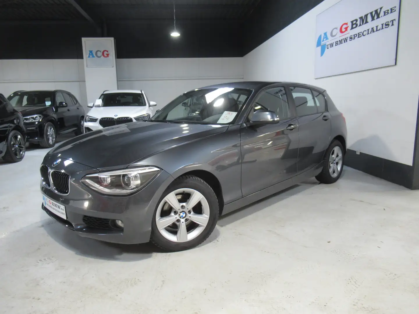 BMW 116 i Automaat Navi Prof Xenon CruiseC PDC ZicLic Pack Grau - 2
