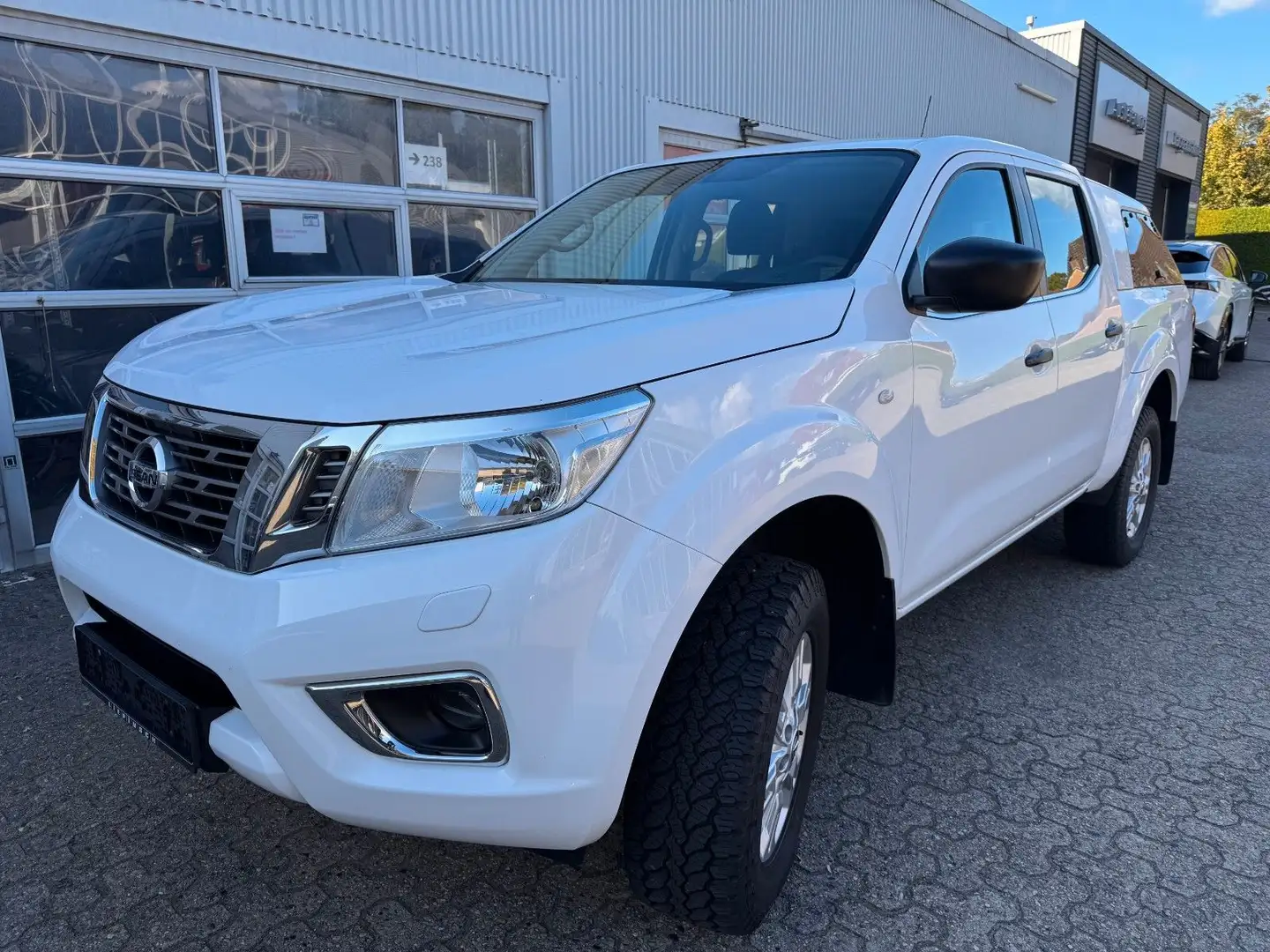 Nissan Navara NP300 Acenta Double Cab 4x4 Schwarz - 1