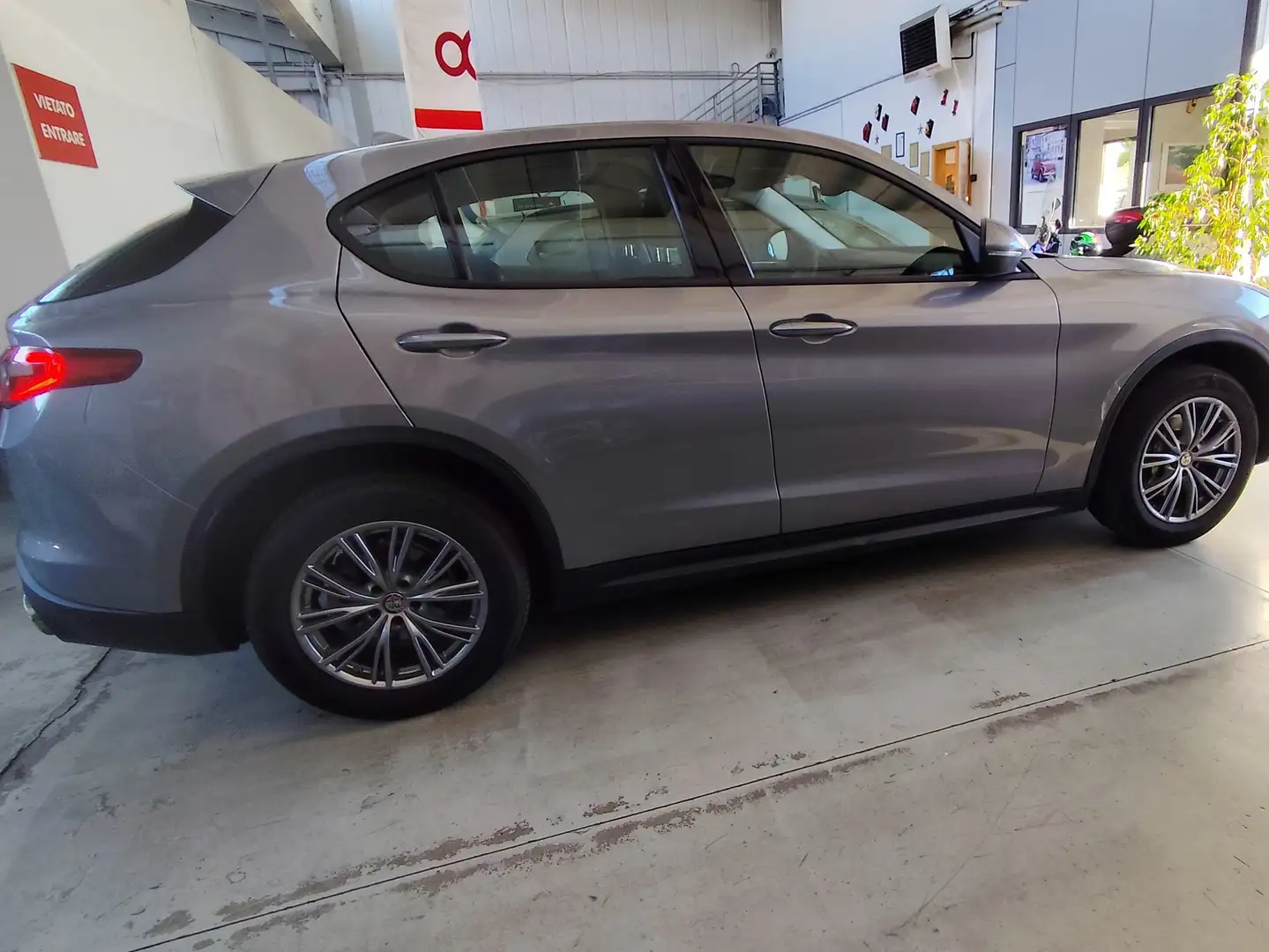 Alfa Romeo Stelvio 2.2 Business Q4 190cv auto my19 Grijs - 2