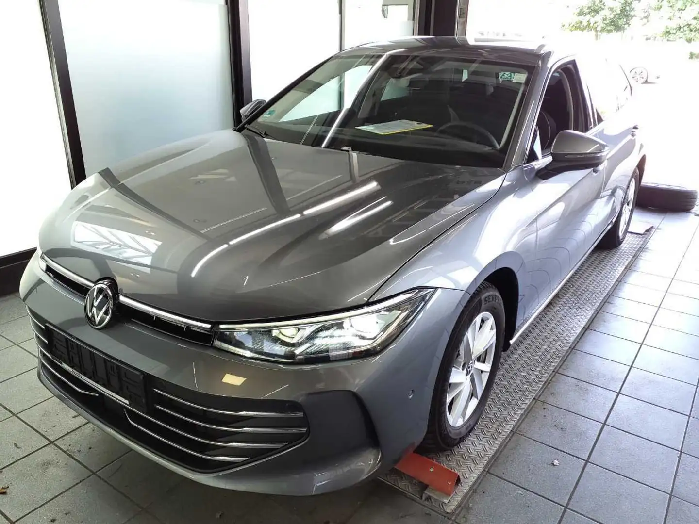 Volkswagen Passat Variant Business Premium*IQ*Matrix*AHK*HU Gris - 2