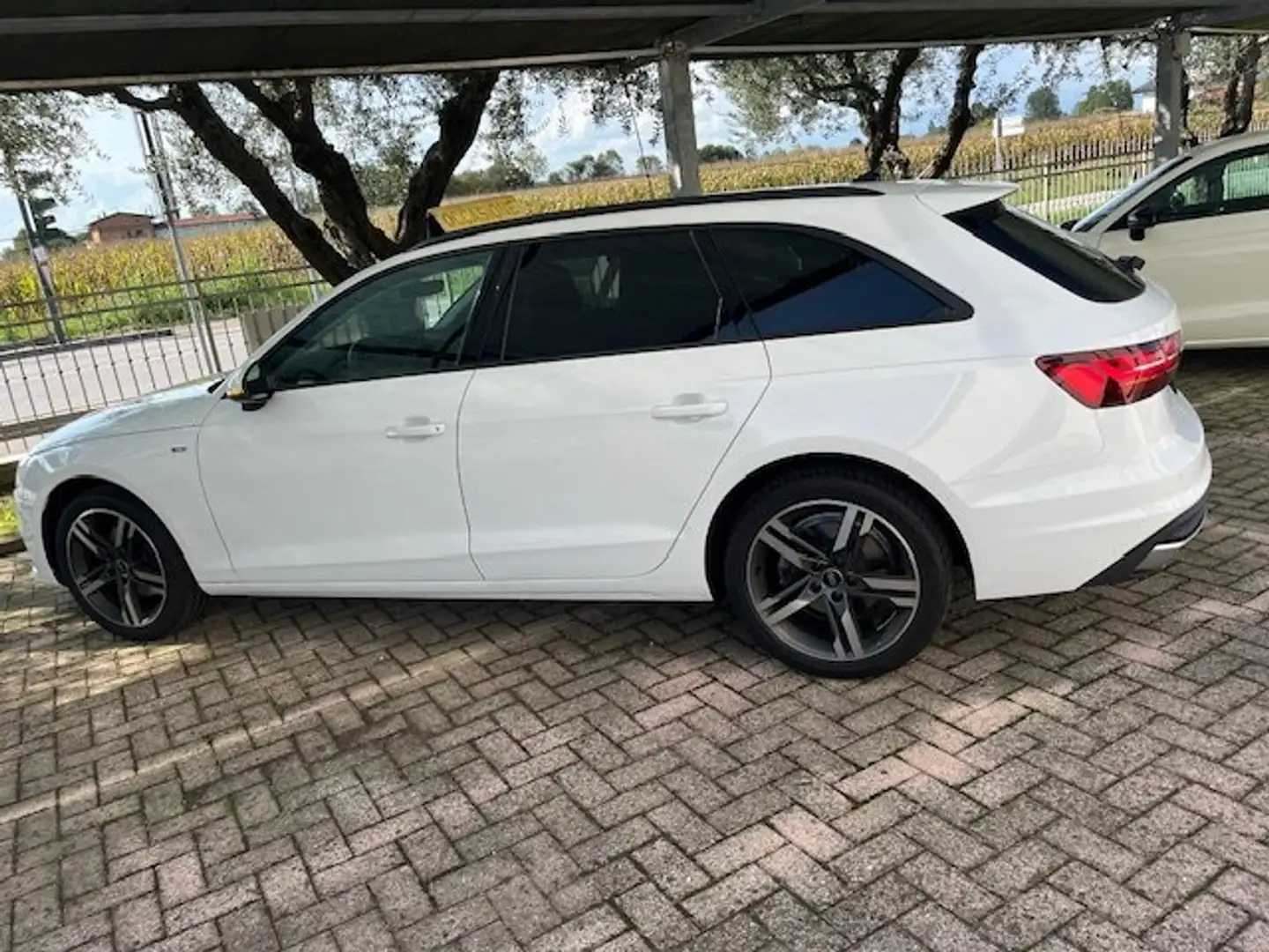 Audi A4 A4 Avant 2.0 TDI  DSG  s line VIRTUAL 150cv MATRIX Weiß - 2