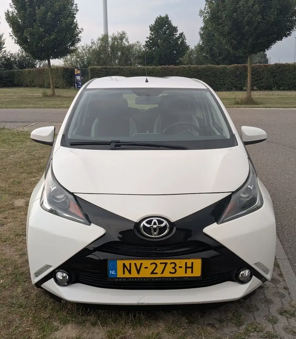 Toyota Aygo 1.0 VVT-i x-play Wit - 1