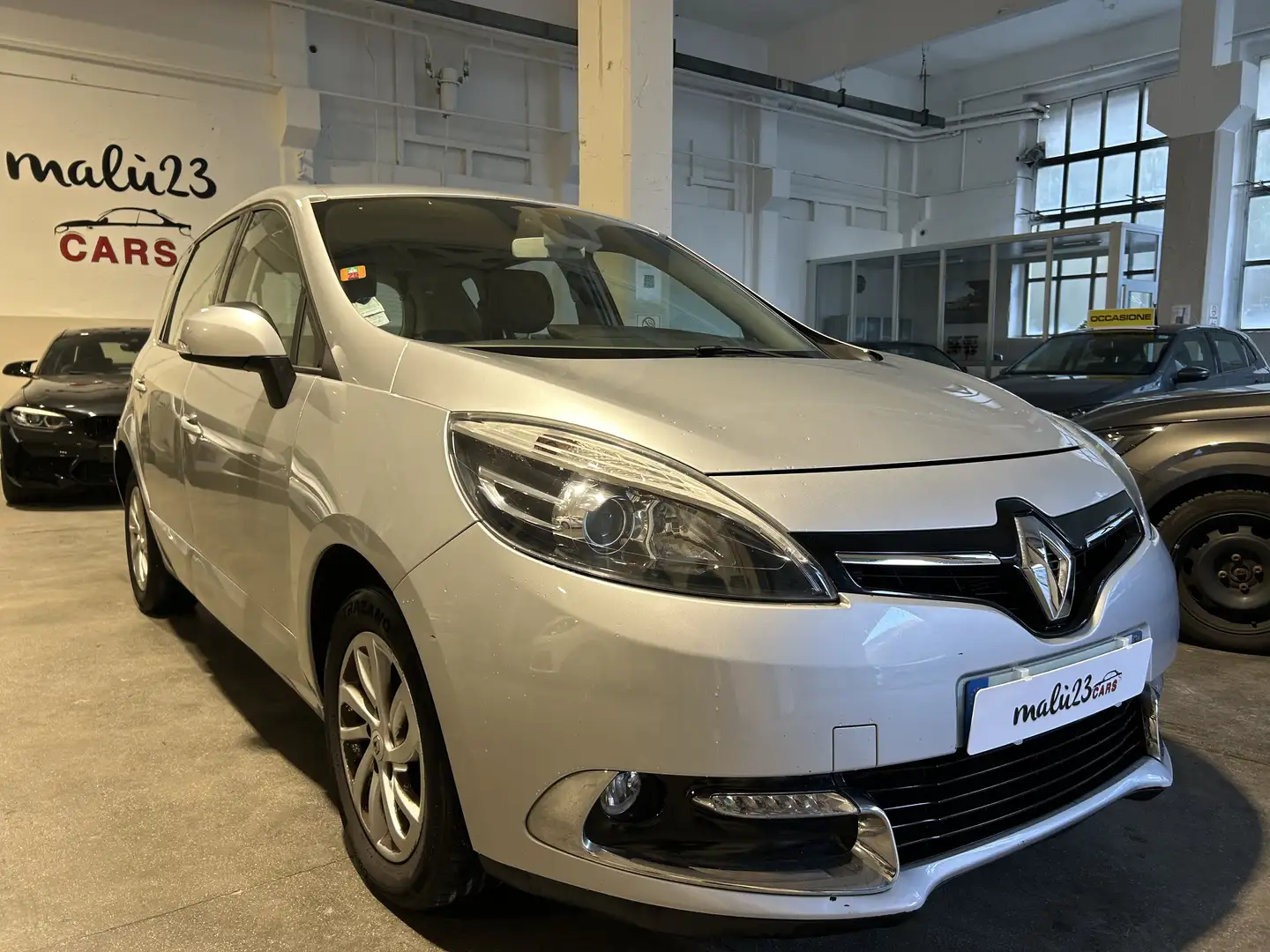 Renault Scenic 1.5 dci Dynamique c/radio Zilver - 2