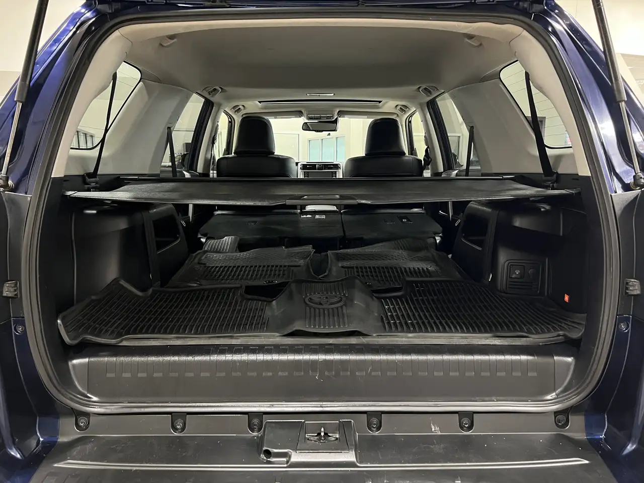 Toyota 4-Runner снимка Toyota 4-Runner