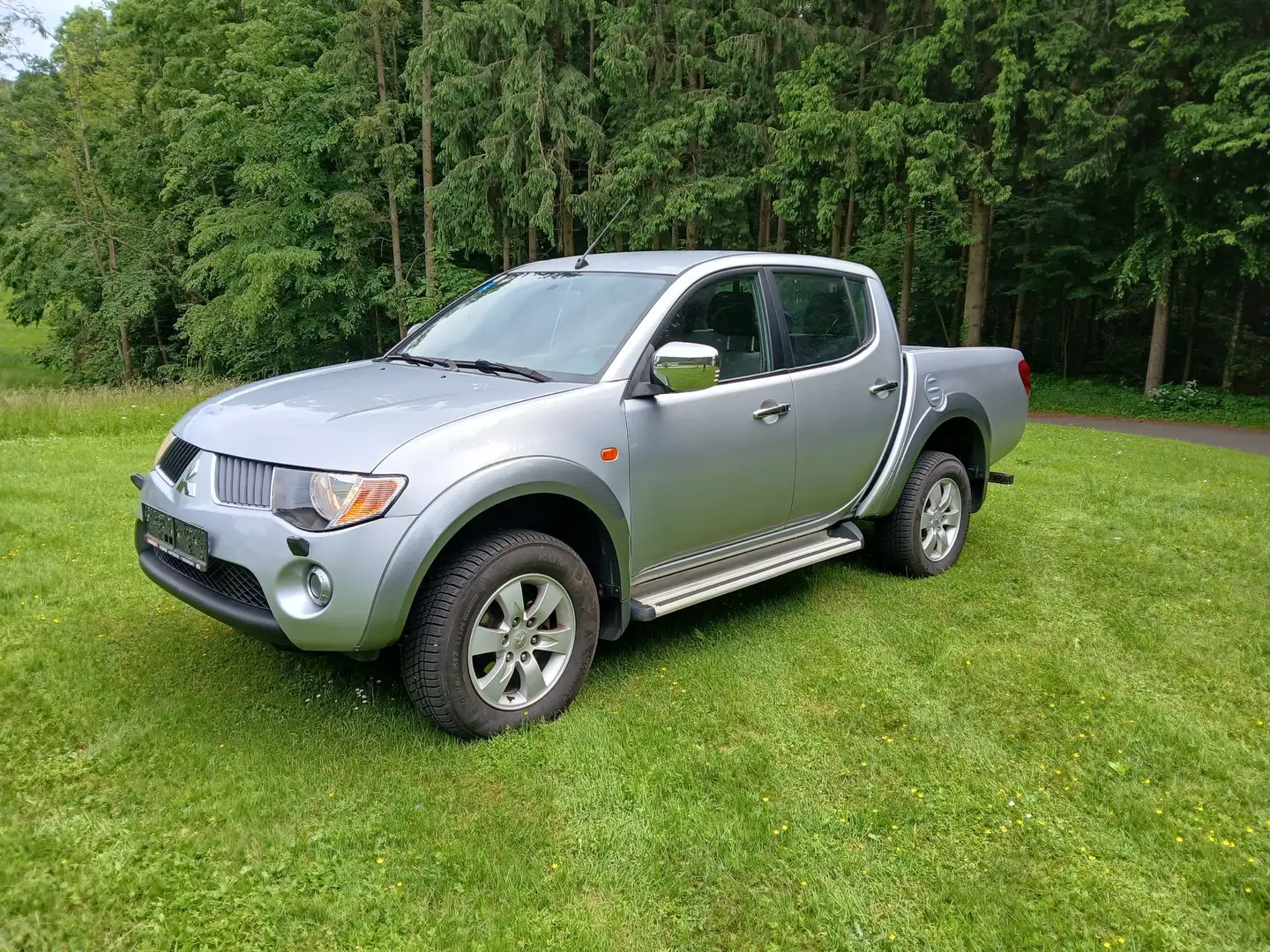 Mitsubishi L200 Plateado - 1