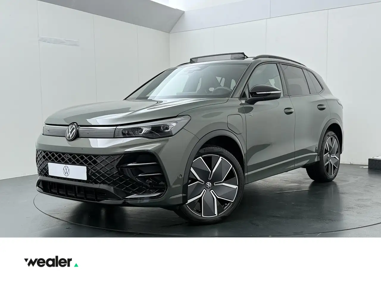Volkswagen Tiguan 1.5 eHybrid R-Line Edition | 204 PK | SoH 100% | T — photo 1 of 40