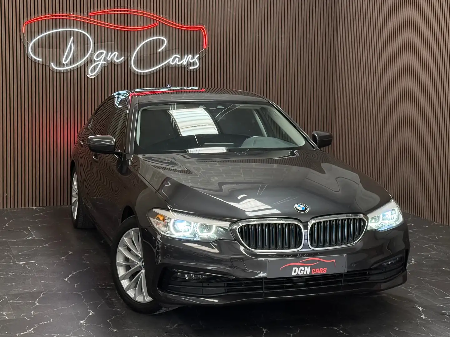 BMW 530 530eXA PHEV Performance OPF (185 kW) Zwart - 2