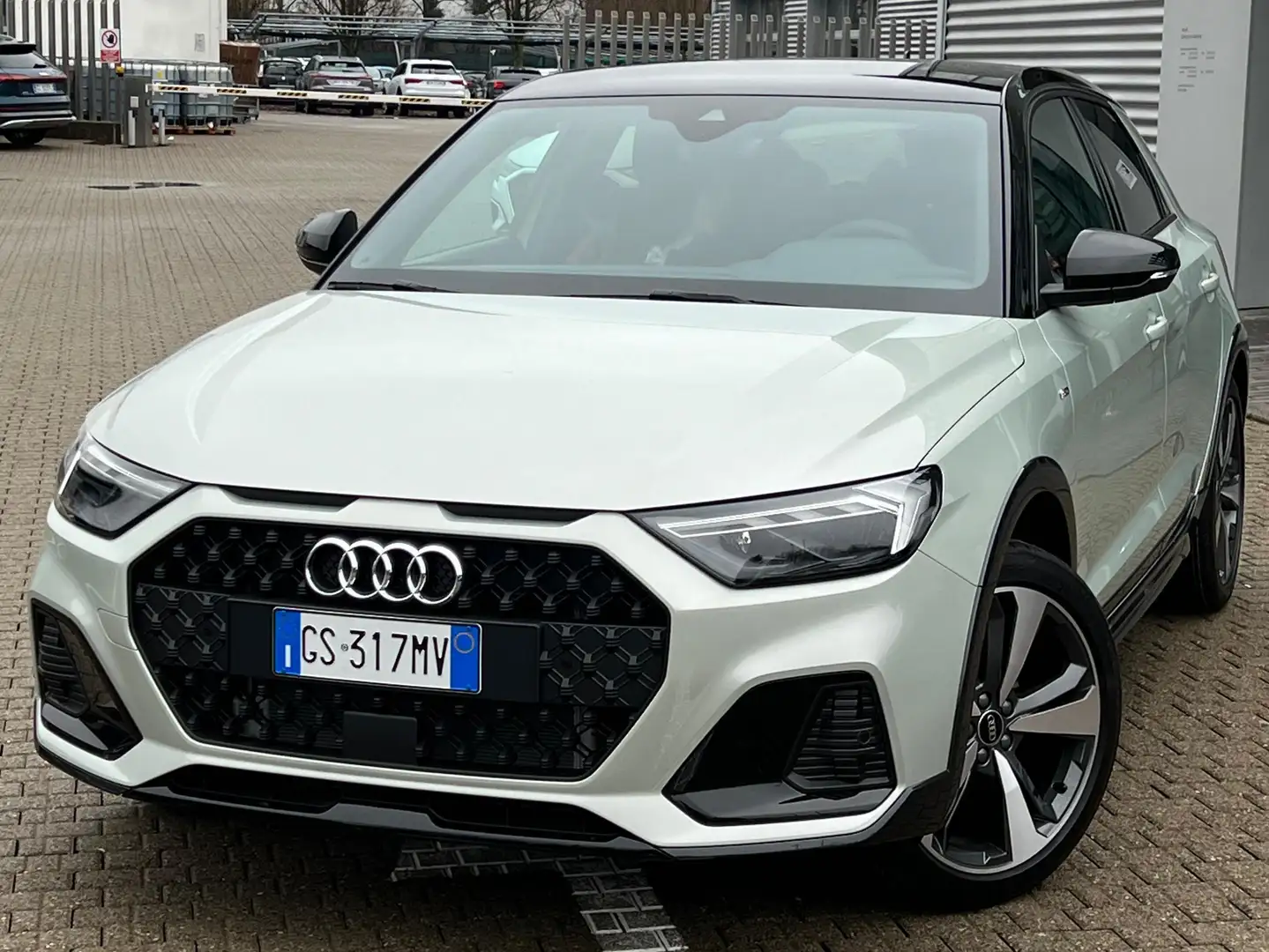 Audi A1 A1 Allstreet identity contrast 30 TFSI S Tronic Argent - 2