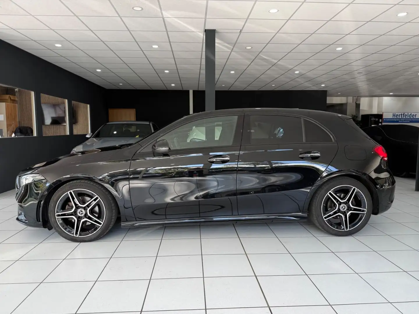 Mercedes-Benz A 180 d*AMG-LINE*PANO*MEMORY*MBEAM*KEYLESS*CARPLA Noir - 2