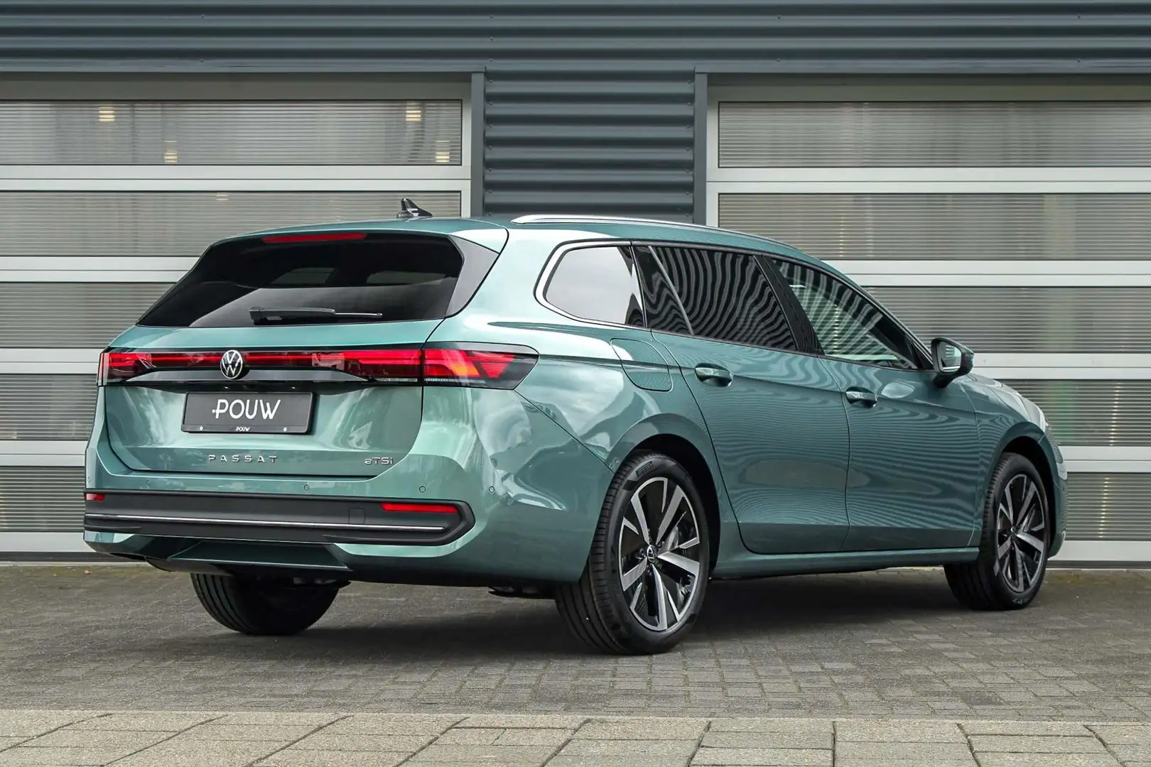 Volkswagen Passat Variant 1.5 eTSI 150pk DSG Business | Stoel Ventilatie | 3 Groen - 2