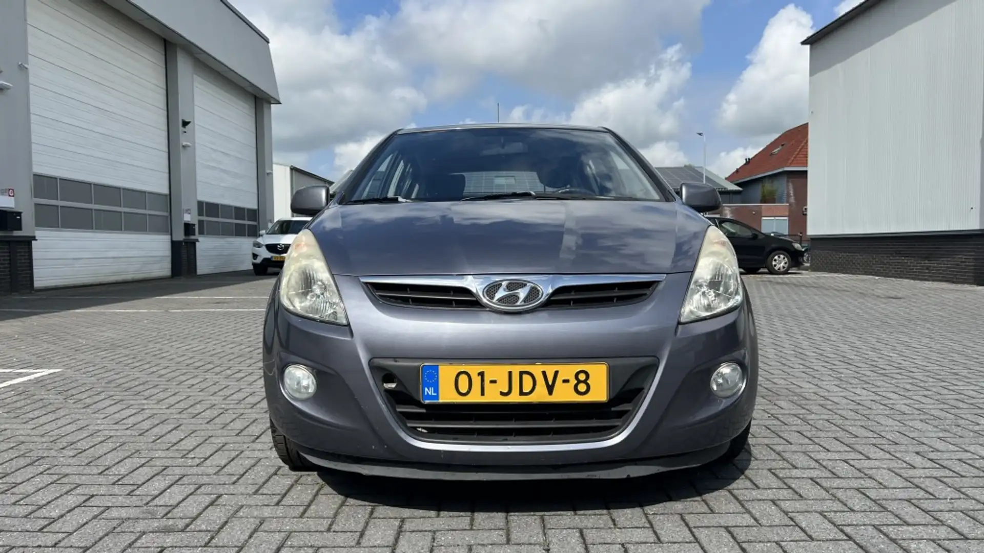 Hyundai i20 1.2i Dynamic Gris - 2