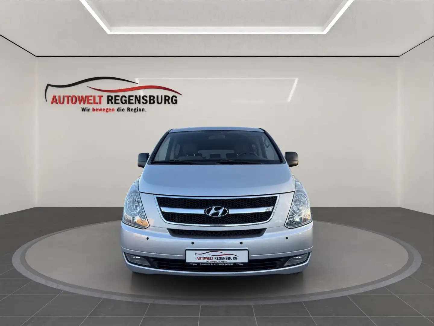 Hyundai H-1 2.0 CRDI 8SITZ KLIMA SHZ SERVICE NEU Travel Plateado - 2