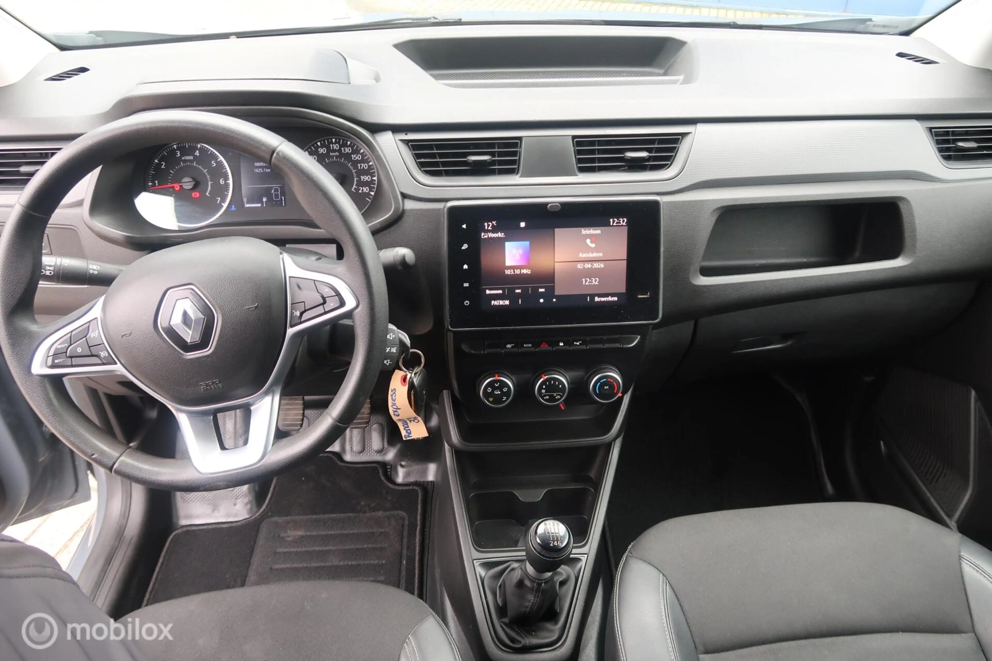 Renault Express 1.3 TCe 100 Comfort + — photo 11