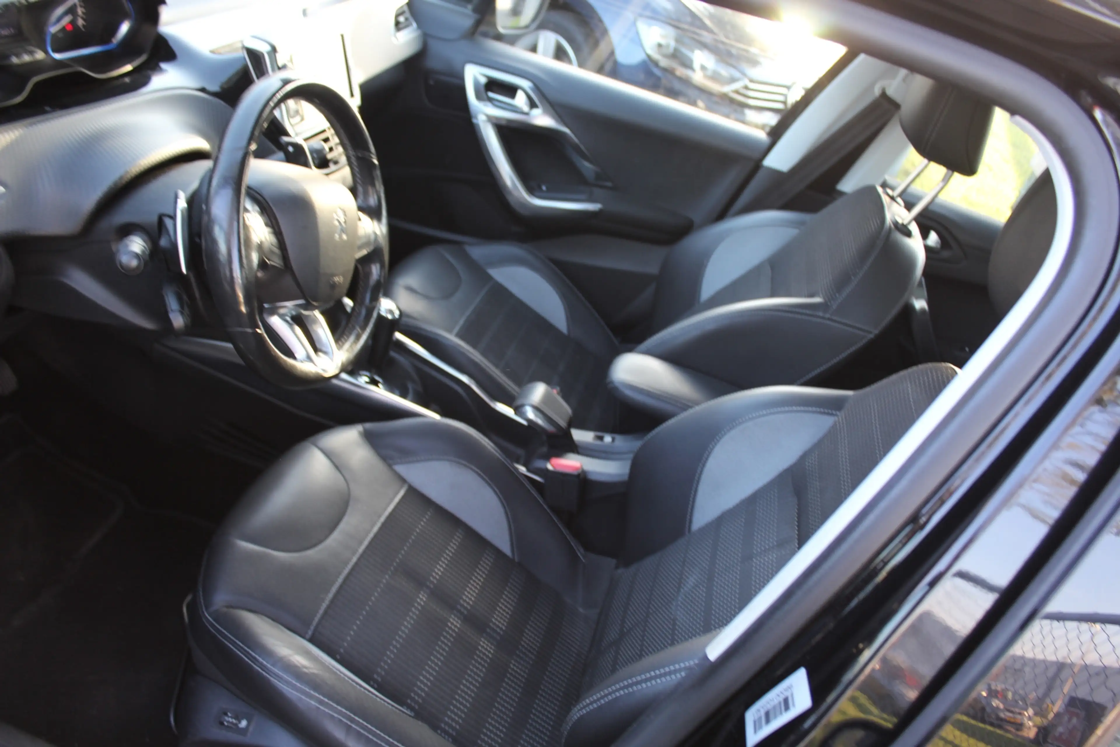 Peugeot 2008 1.6 e-HDi Allure automaat pano ,vol opties trekhaa — photo 18