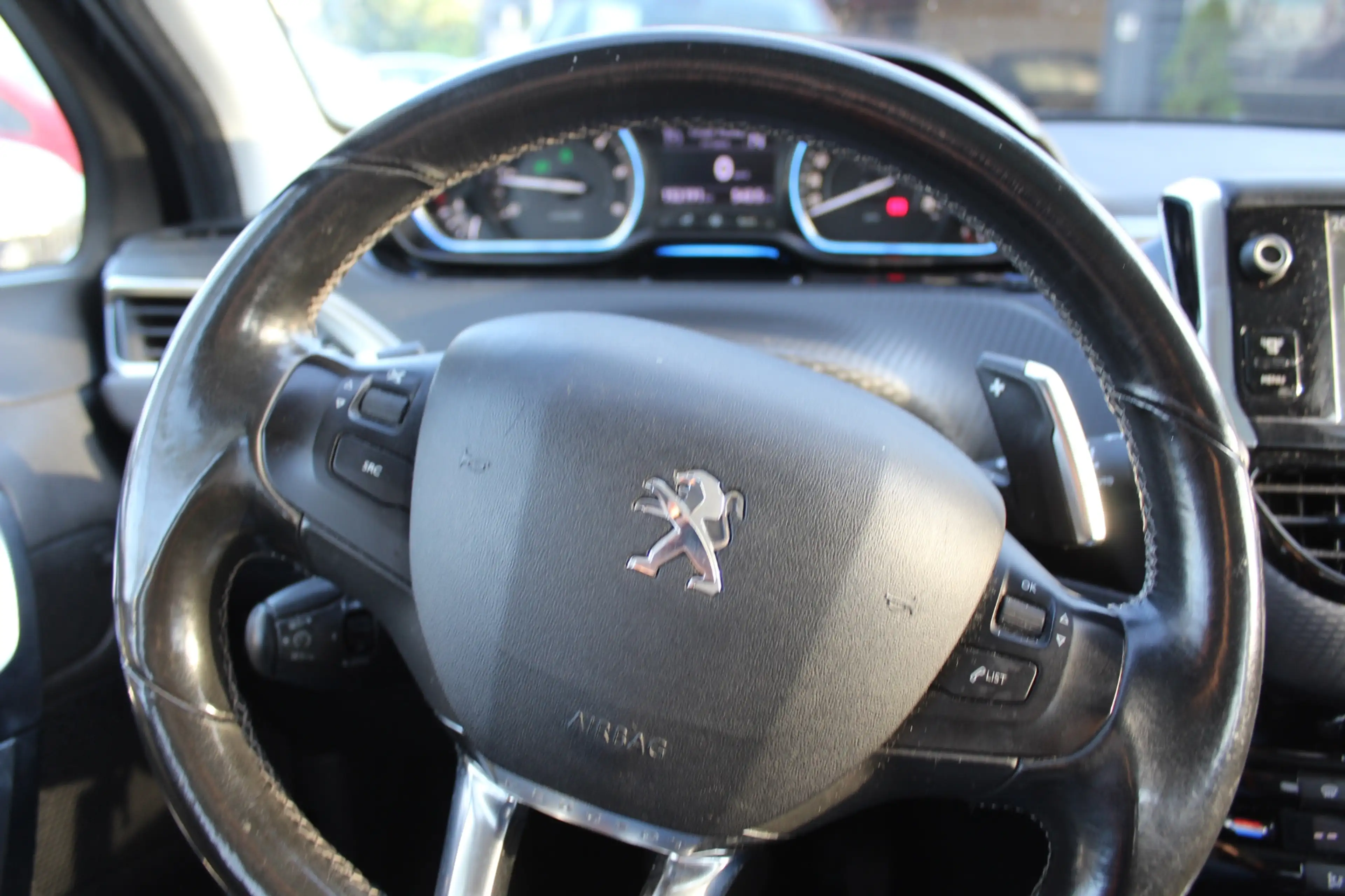 Peugeot 2008 1.6 e-HDi Allure automaat pano ,vol opties trekhaa — photo 17