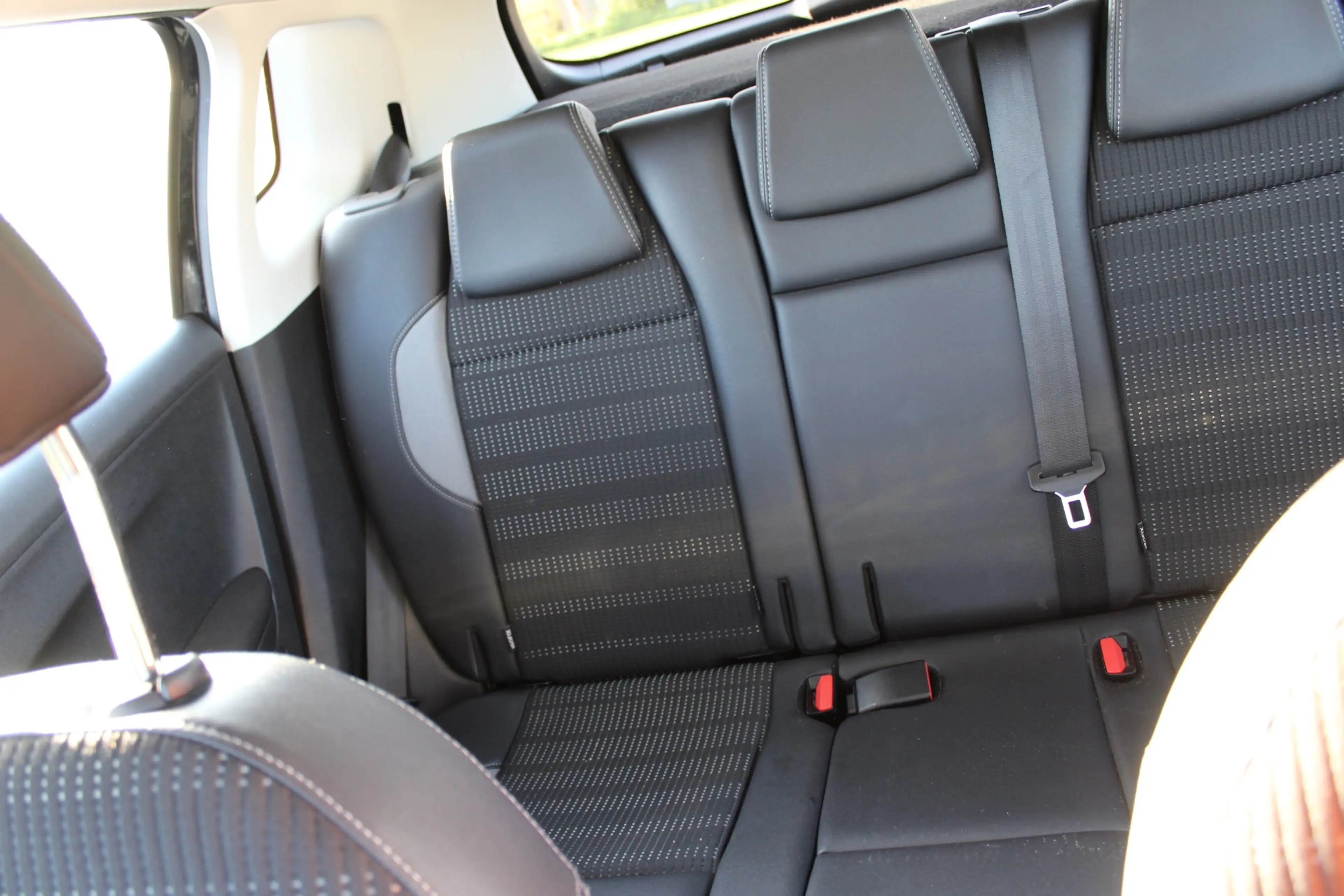 Peugeot 2008 1.6 e-HDi Allure automaat pano ,vol opties trekhaa — photo 8