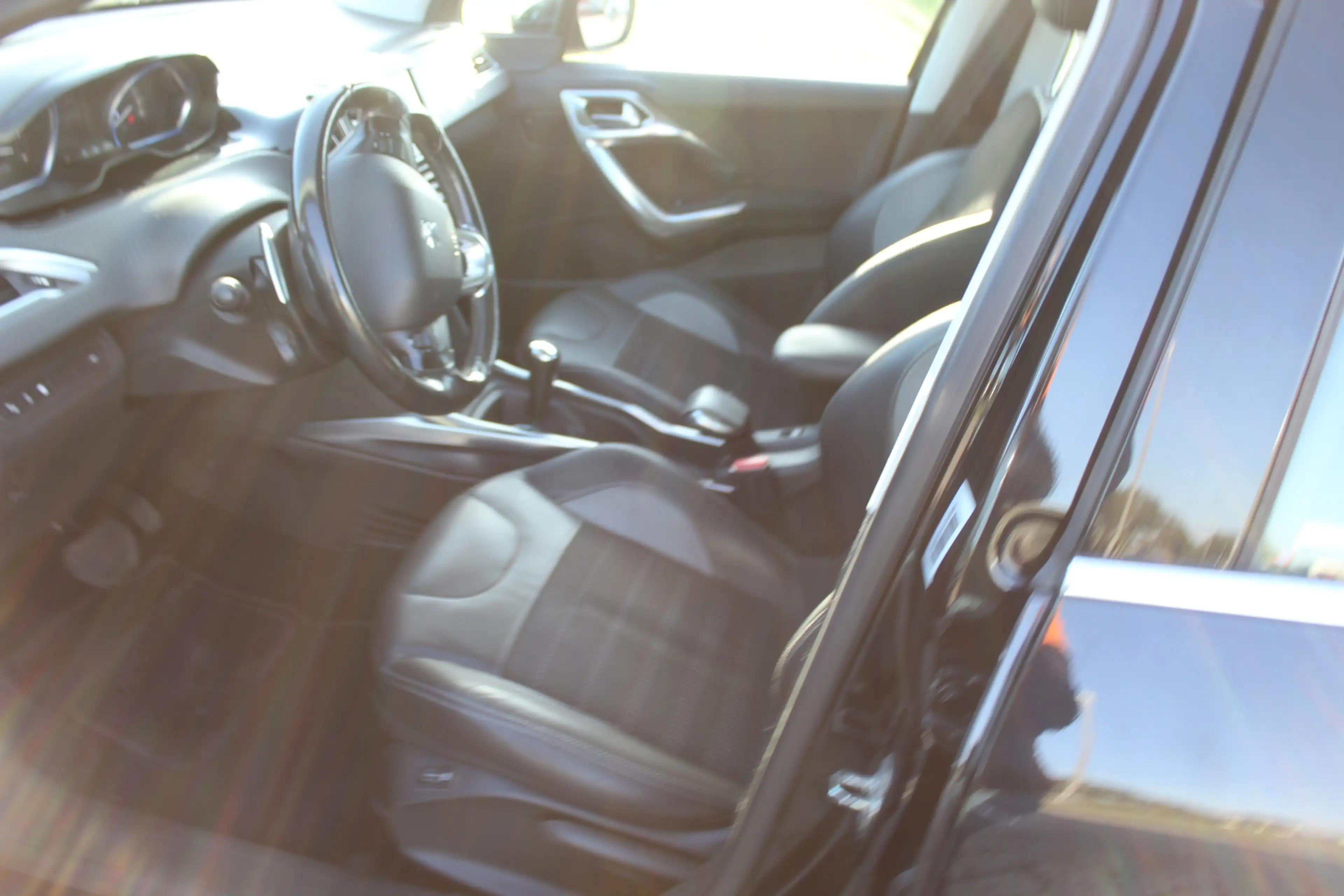 Peugeot 2008 1.6 e-HDi Allure automaat pano ,vol opties trekhaa — photo 30