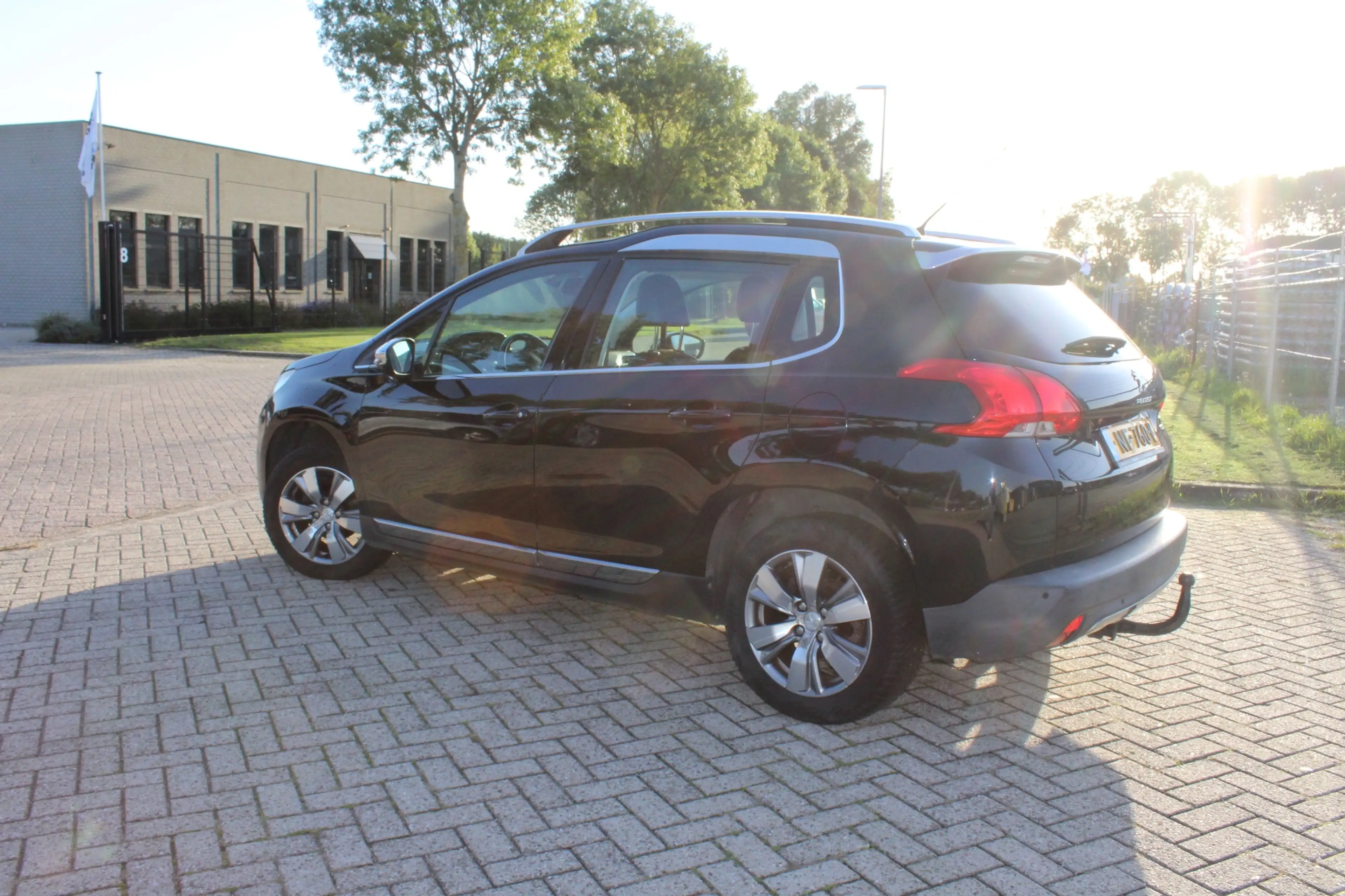 Peugeot 2008 1.6 e-HDi Allure automaat pano ,vol opties trekhaa — photo 25
