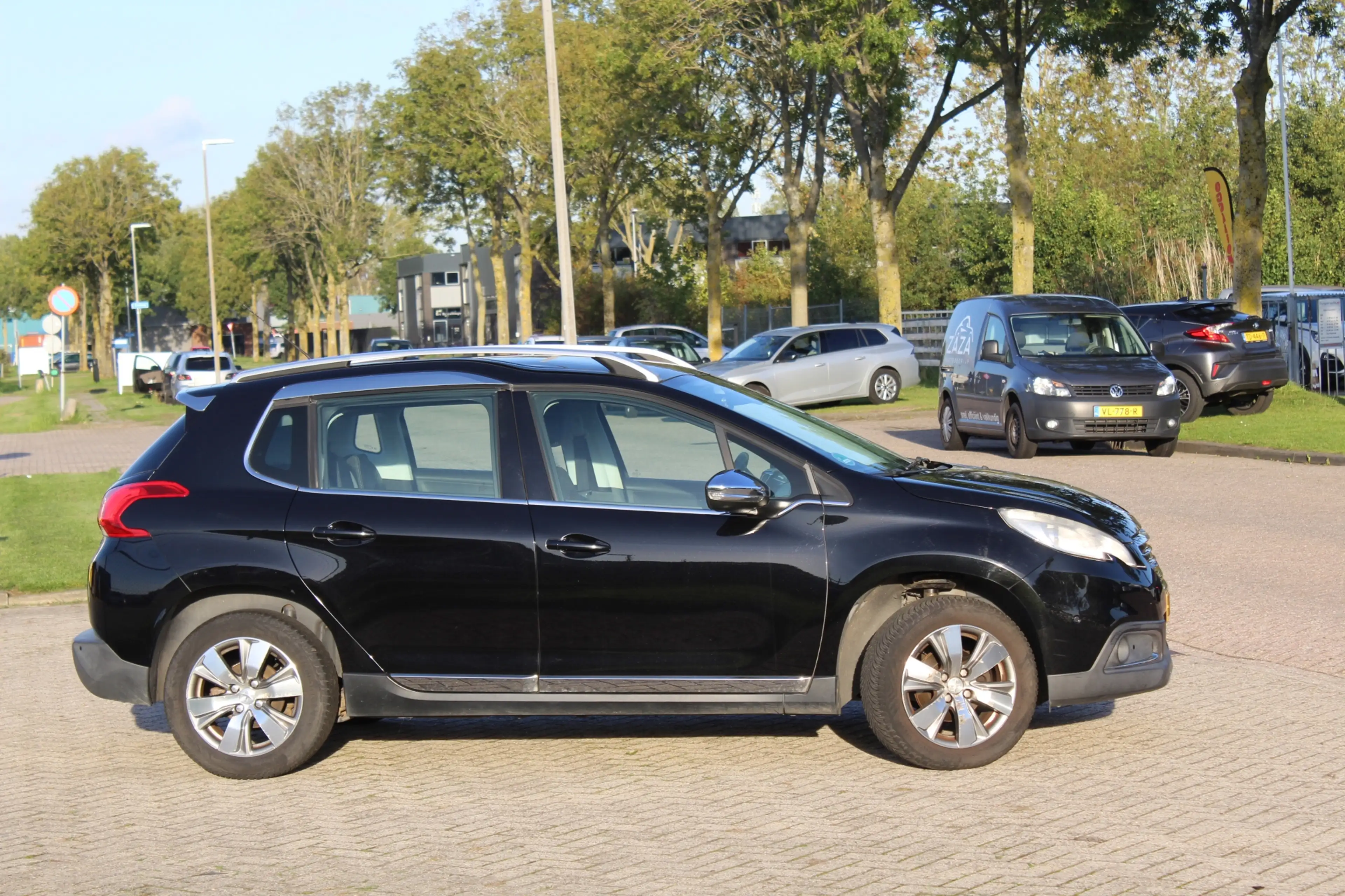Peugeot 2008 1.6 e-HDi Allure automaat pano ,vol opties trekhaa — photo 27