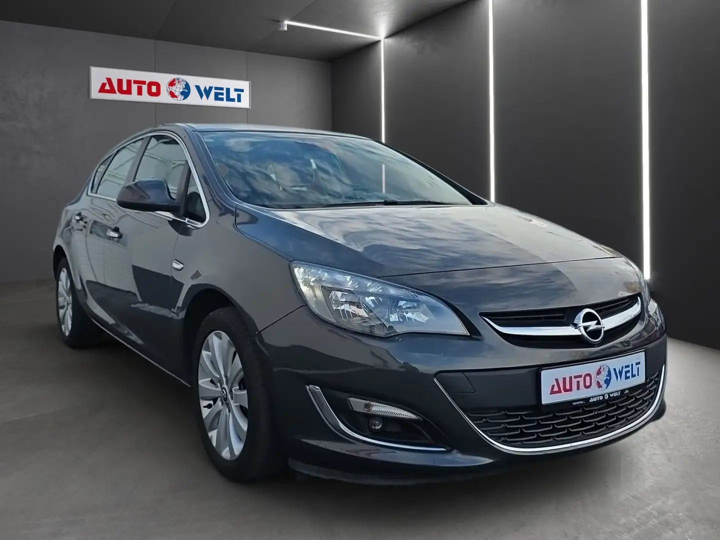 Opel Astra J 1.4 Turbo Klimaaut. Tempomat Bluetooth Grijs - 2