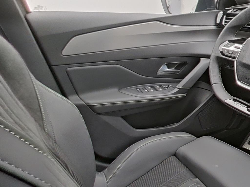 Peugeot 408 GT EXCLUSIVE HYBRID 145 e-DSC6 — photo 15