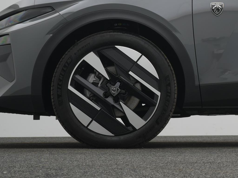 Peugeot 408 GT EXCLUSIVE HYBRID 145 e-DSC6 — photo 9