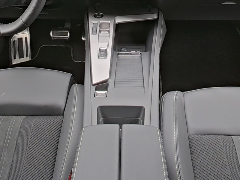 Peugeot 408 GT EXCLUSIVE HYBRID 145 e-DSC6 — photo 14