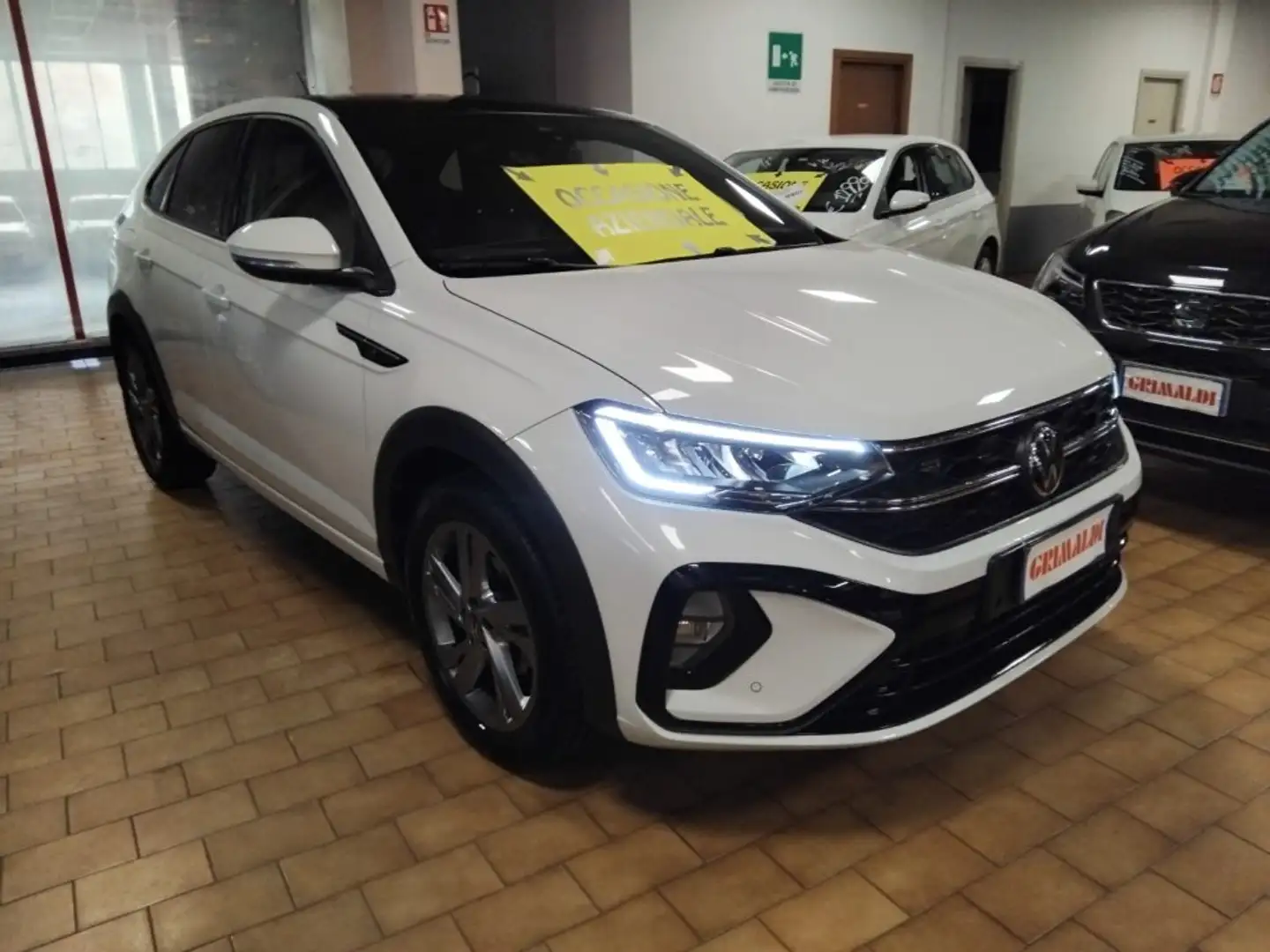 Volkswagen Taigo 1.0 TSI R-LINE 110 CV Life Grau - 1