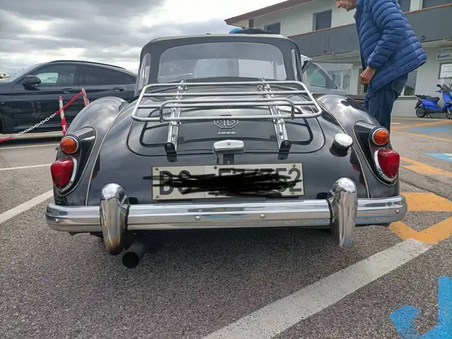 MG MGA