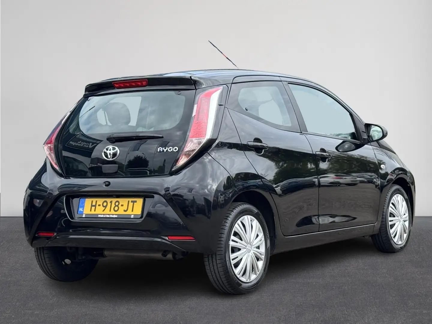 Toyota Aygo 1.0 VVT-i x-wave Automaat | Camera | Airco | Lane Noir - 2