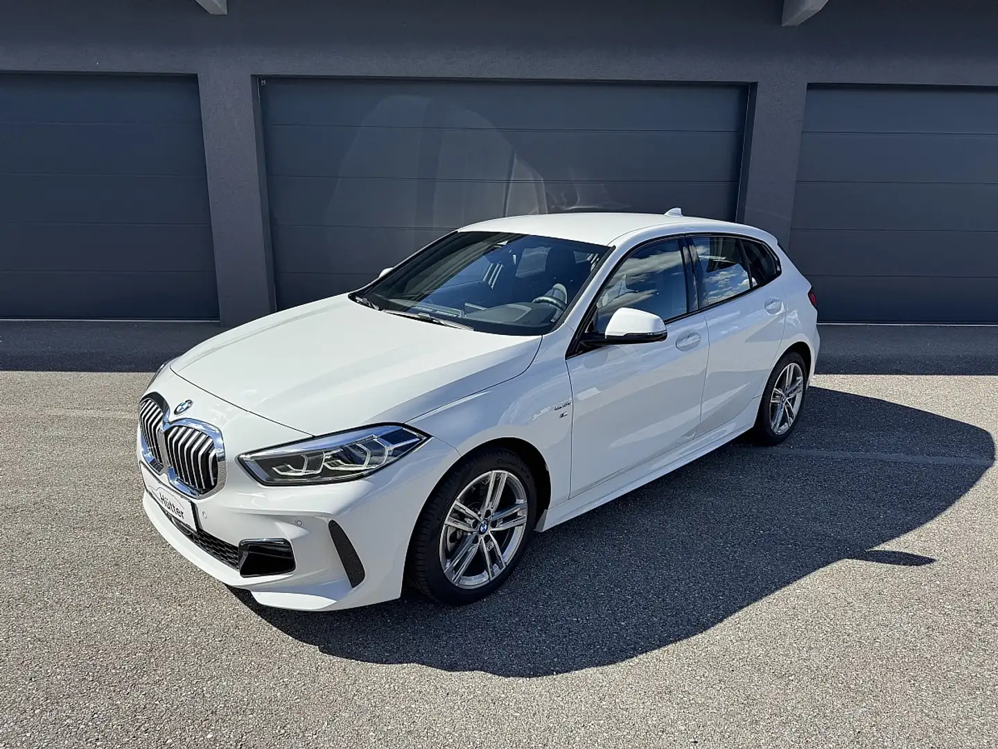 BMW 118 i Aut. Weiß - 1