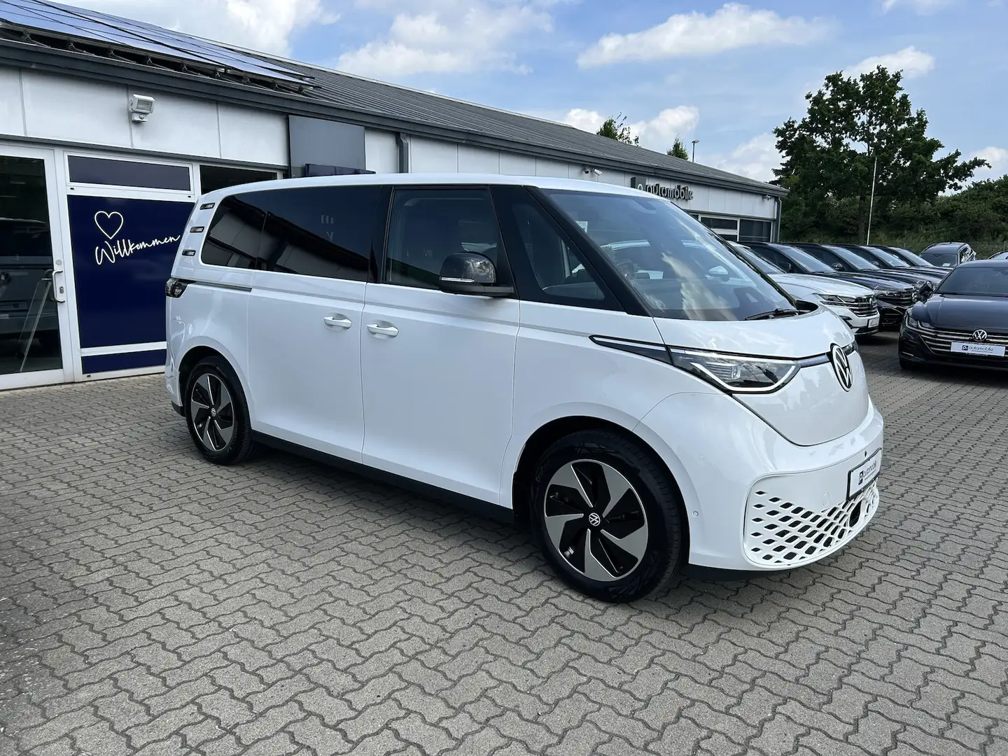 Volkswagen ID. Buzz 150 kW Pro*AHK*VC*IQ*ACC*NAVI* Weiß - 2