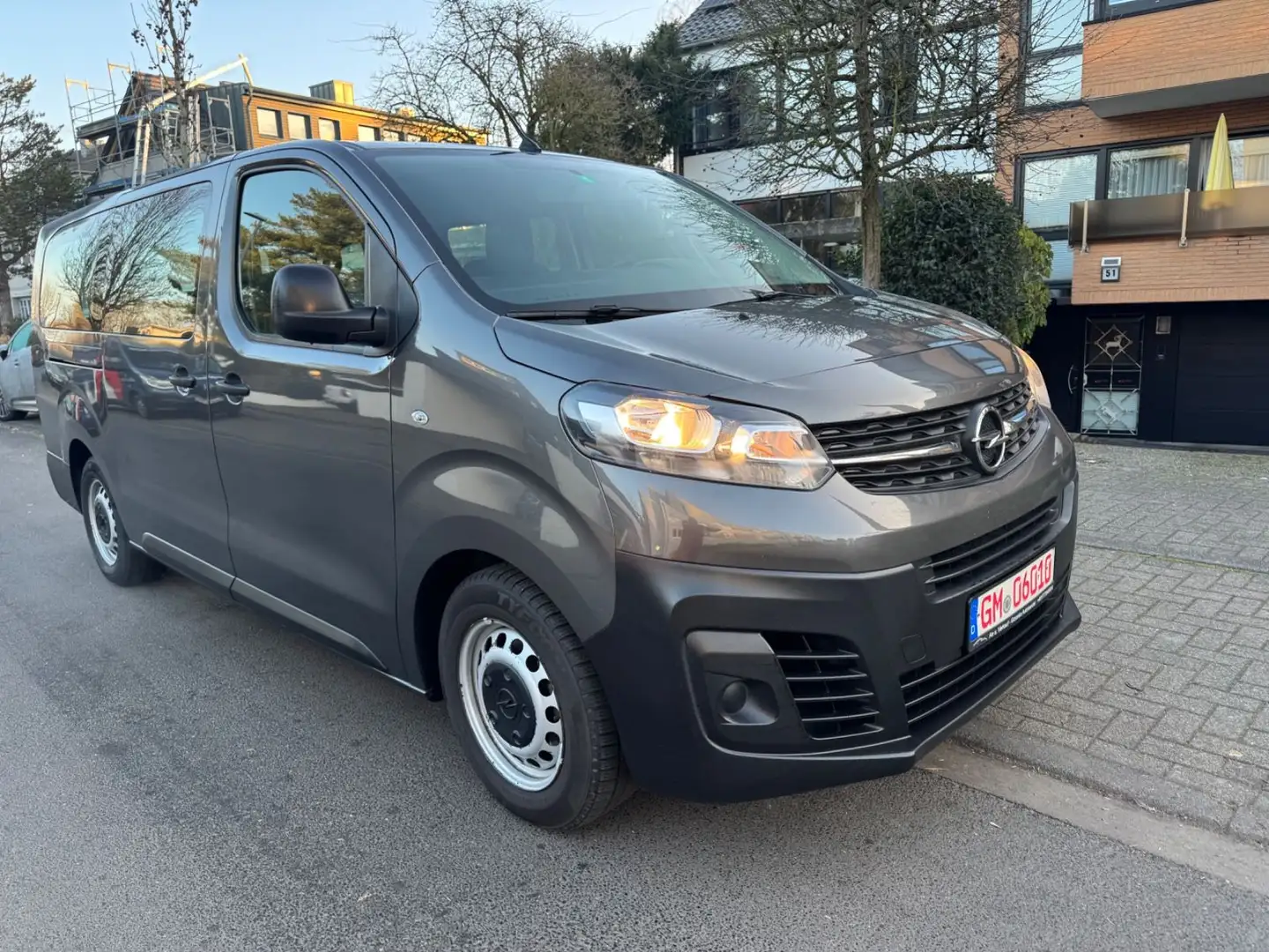 Opel Vivaro Kombi L3 Klima Navi Kamera 9Sitz Top Gris - 2