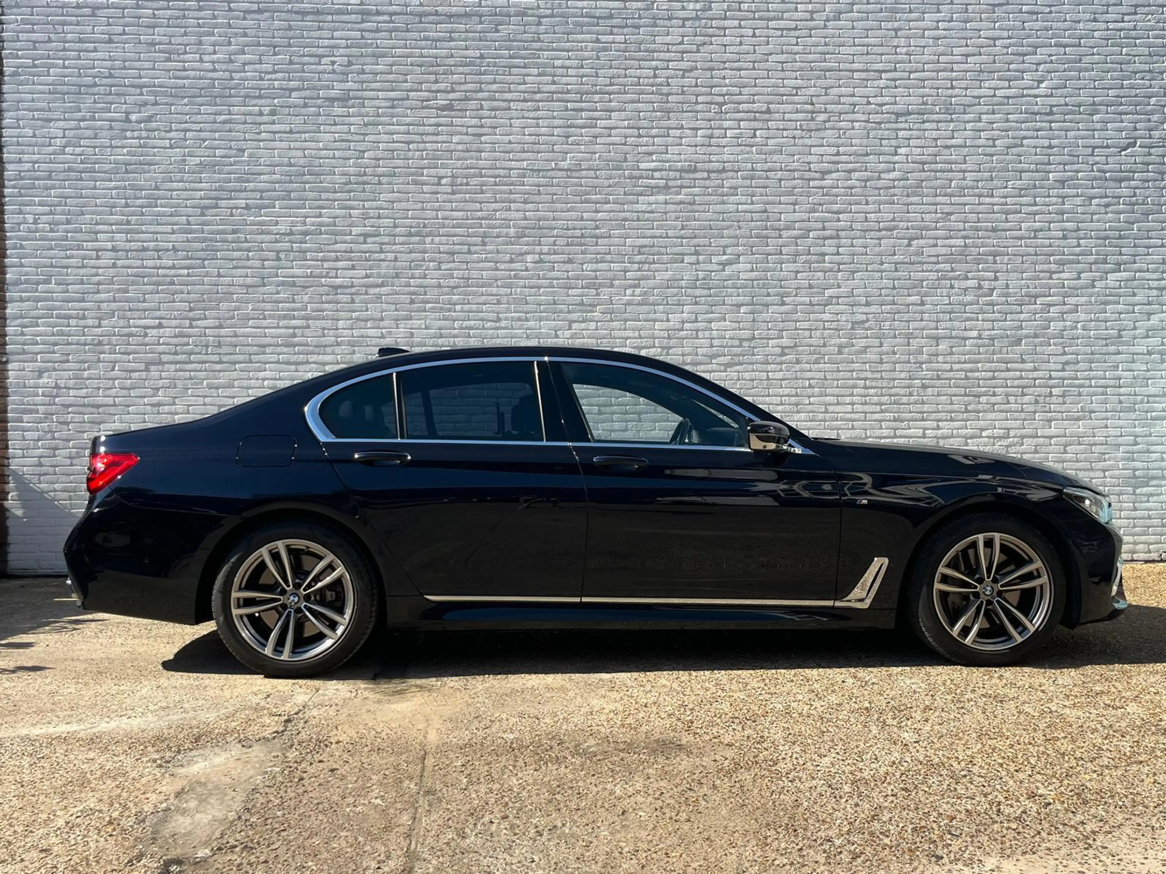BMW 750 7-serie 750i xDrive High Executive — photo 6