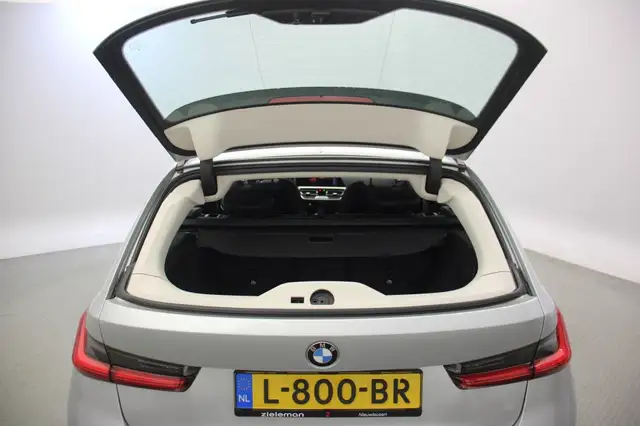 BMW 3 Series view 12