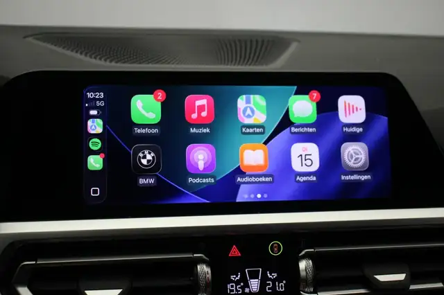 BMW 3 Series view 6