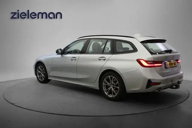 BMW 3 Series view 3