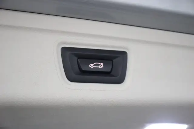 BMW 3 Series view 14