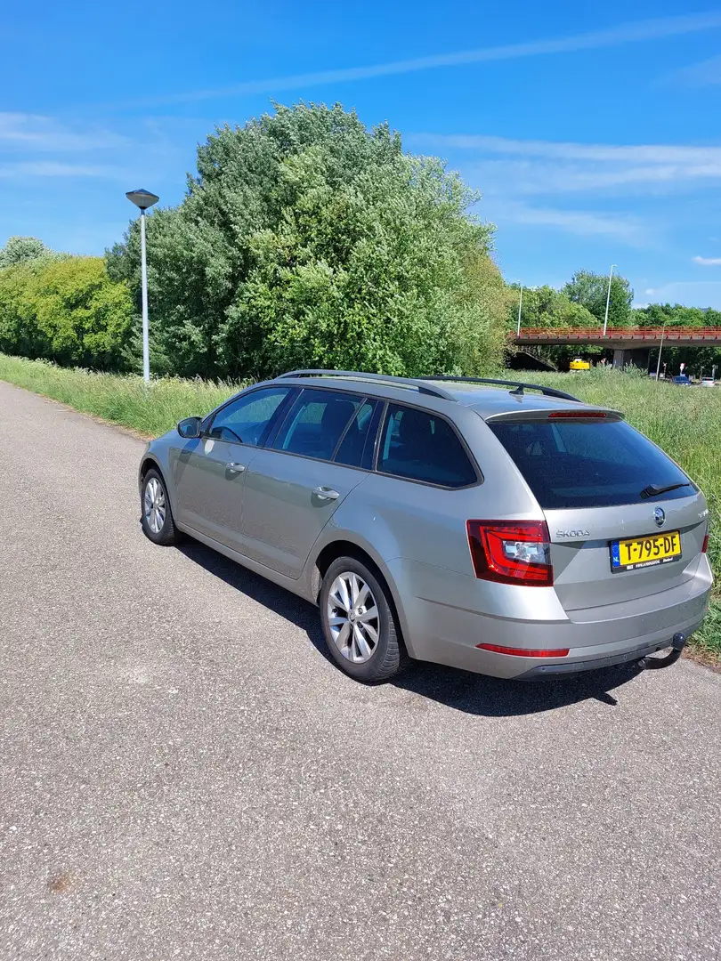 Skoda Octavia 1.0 TSI Grt Amb. Bns Grijs - 2