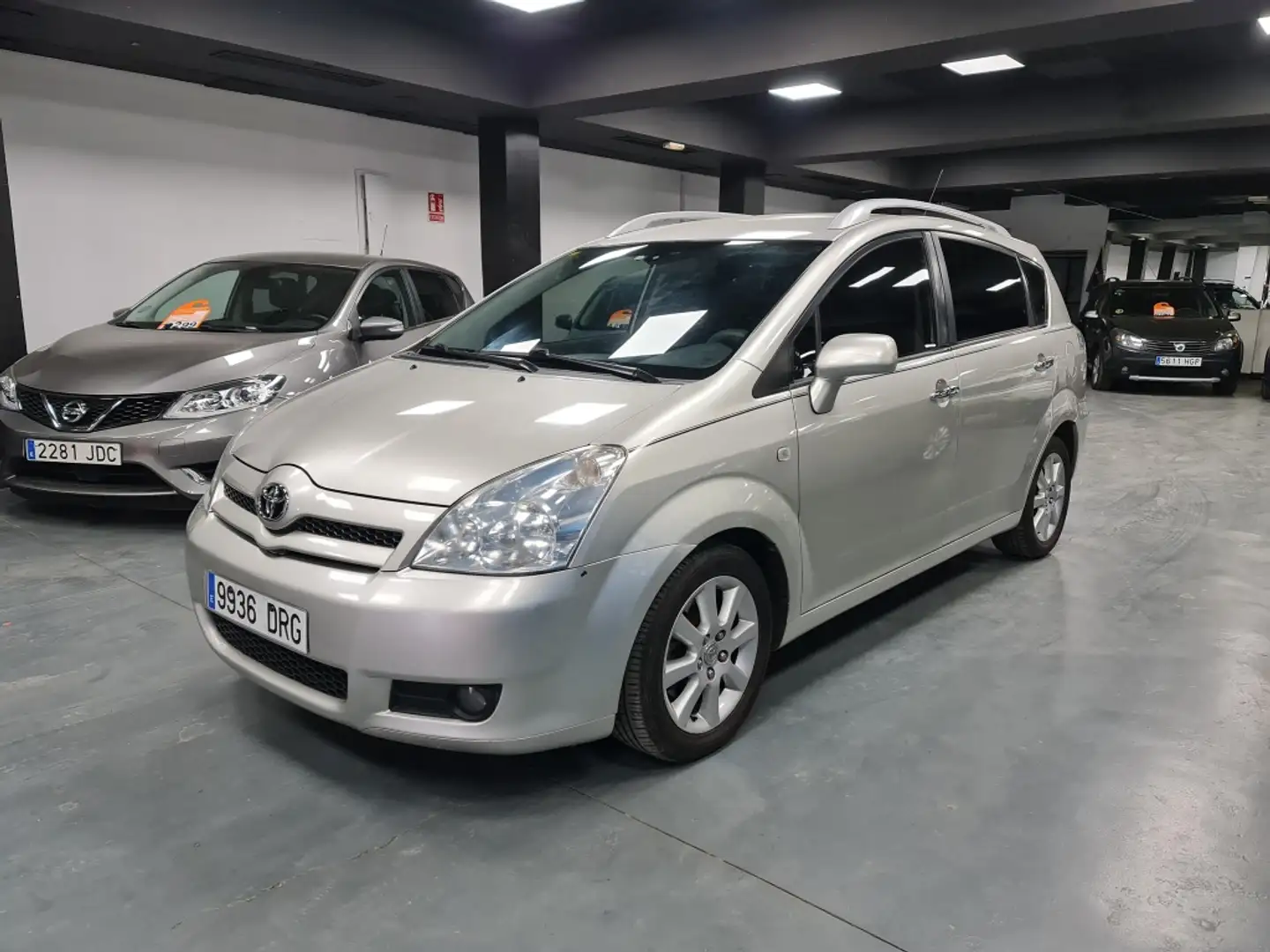 Toyota Corolla Verso 2.2D4D Sol Gris - 1