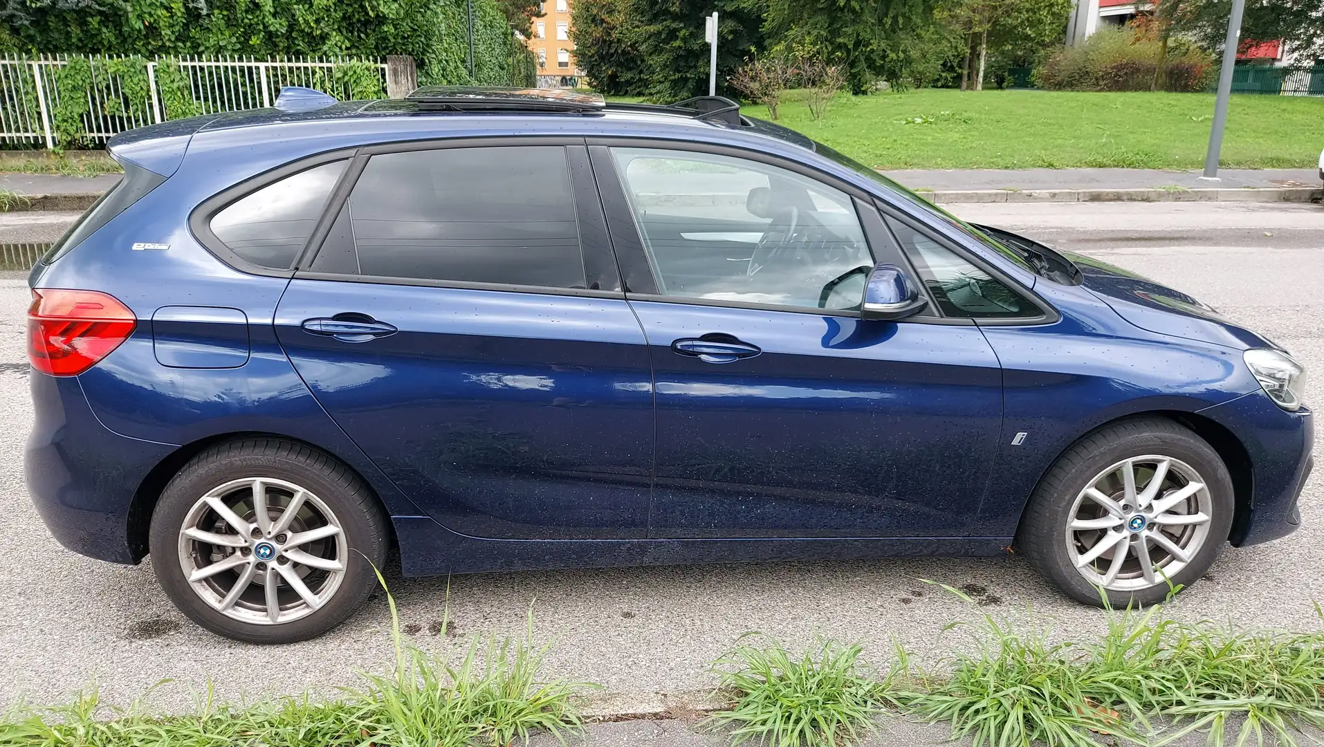 BMW 225 225xe A.T. con € 11.239 di accessori Blu/Azzurro - 1