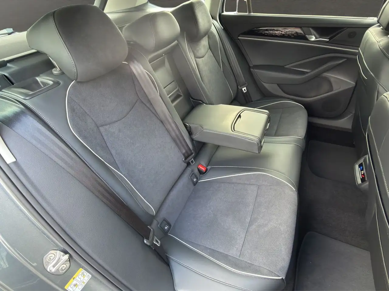 Volkswagen Passat Variant Elegance 1.5 eTSI DSG ACC+AHK+NAV 15