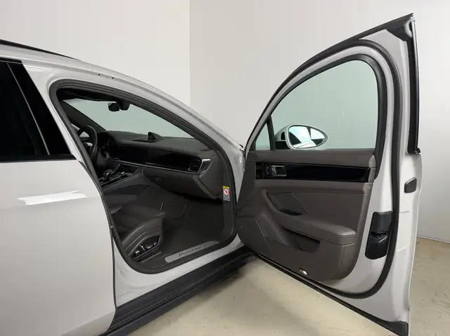 Porsche Panamera 4 E-Hybrid Sport Turismo // APPROVED // Kreide // Ansicht 23