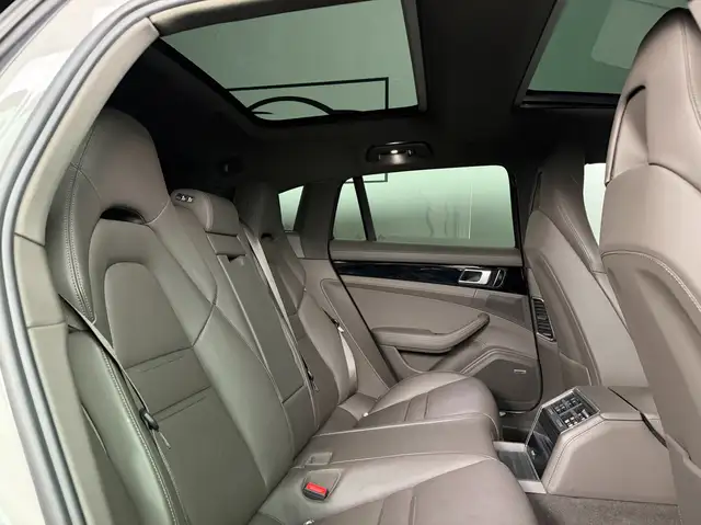 Porsche Panamera 4 E-Hybrid Sport Turismo // APPROVED // Kreide // Ansicht 22