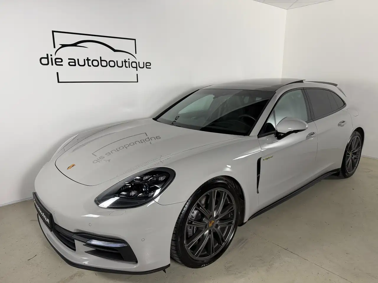 Porsche Panamera 4 E-Hybrid Sport Turismo // APPROVED // Kreide //