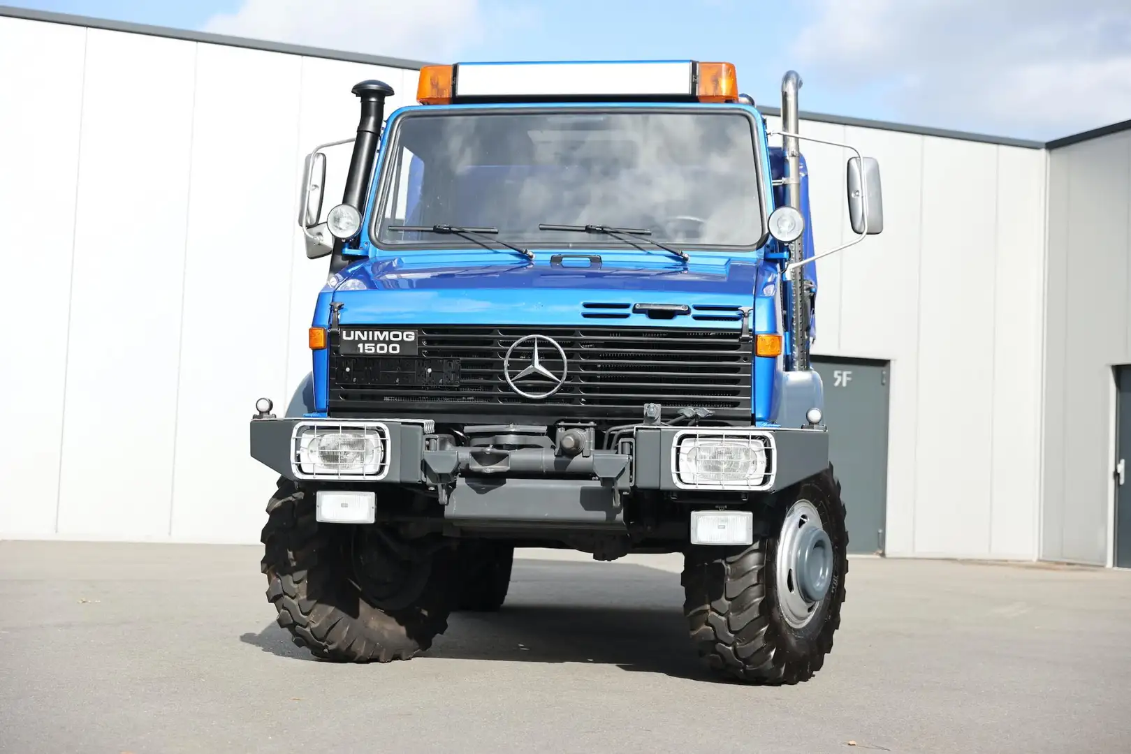 Mercedes-Benz Unimog 425-Serie U1500 Bleu - 2