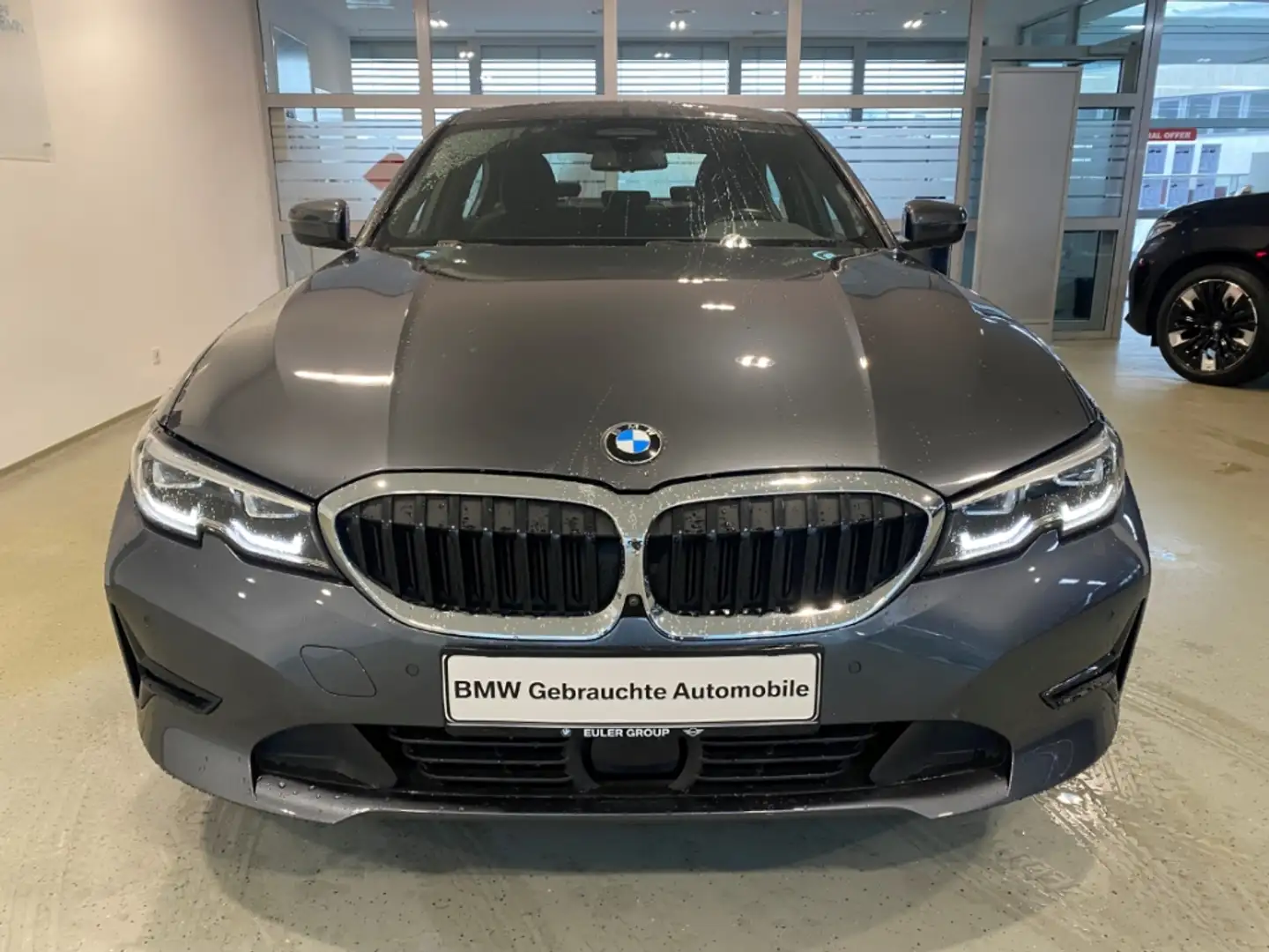BMW 320 i xDrive Lim Navi LED El. Heckklappe HK Soundsyste Grau - 2