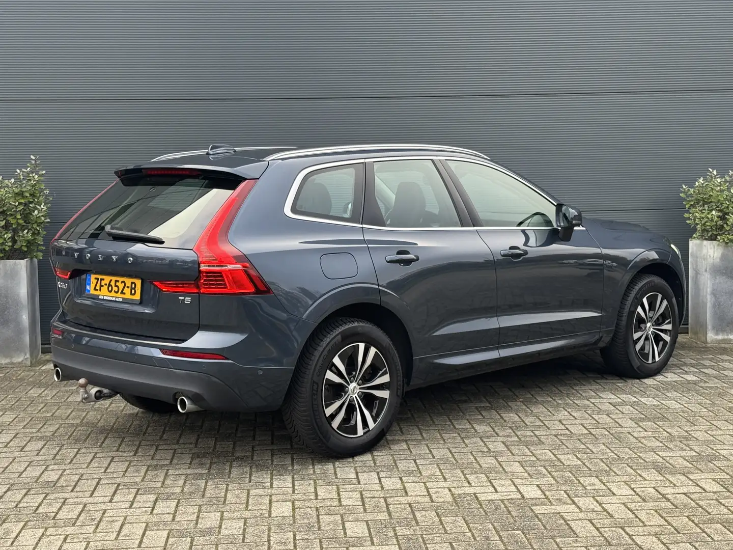 Volvo XC60 2.0 T5 Momentum | Sportstoel | Trekhaak | Keyless Bleu - 2