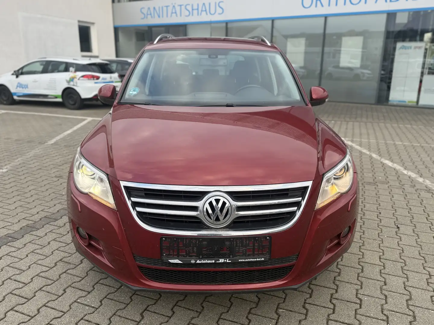 Volkswagen Tiguan Sport Automatic ZuStand gut Rot - 1