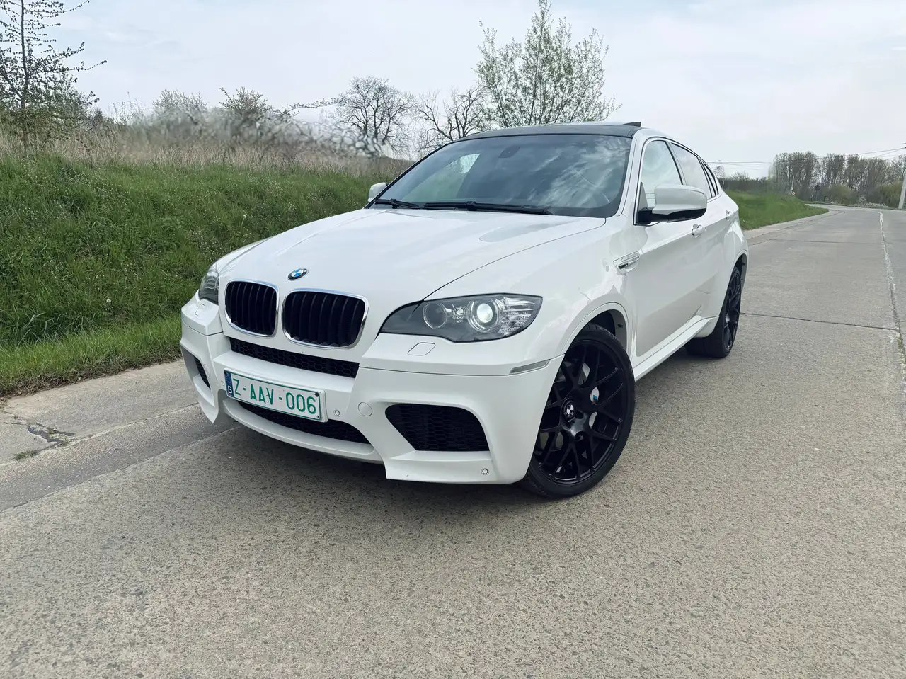BMW X6 M Echte M , 555 pk - ZEER MOOIE STAAT - FULL OPTION - LICHTE VRACHT - IN VLAANDEREN KUNNEN PARTICULIEREN L VRACHT RIJDEN !! — foto 4